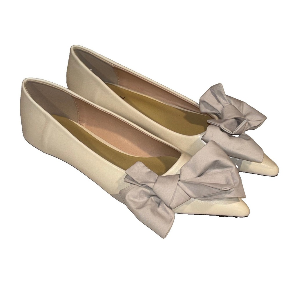 C. Paravano Cream Pointy Bow Flats Women's Size 8.5 EU 39